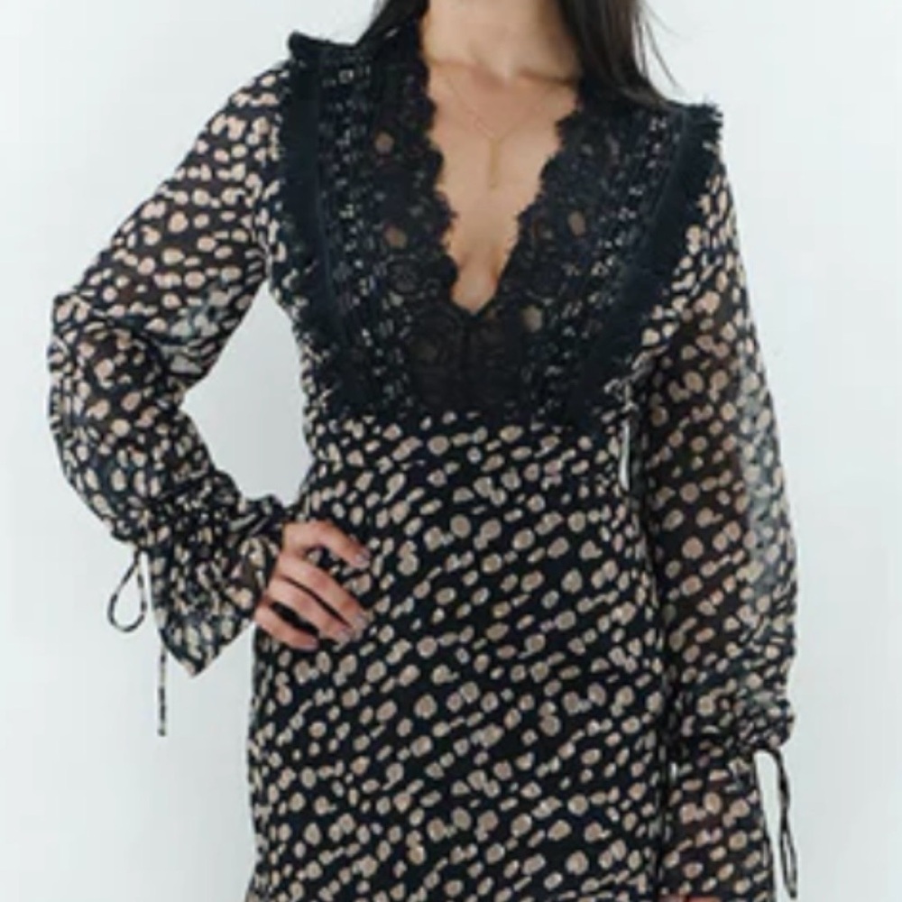 Dark Pink London Elegant Black and Cream Lace Dress Size Medium - Picture 4 of 11